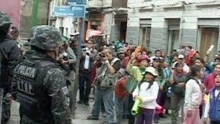 Bolivien Kinder prügeln sich mit der Polizei