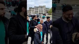 Thousands of Londoners break their fast in Trafalgar Square #shorts #ramadan #iftar