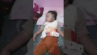 adik ku lagi tidur