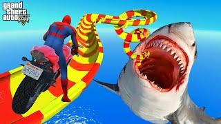 دفع المياه الشرائح ميغالودون Superheroes on Bike Drive Water Slides MEGALODON pit GTA 5