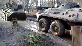 BTR-80 pulls BTR-80 out of the mud  БТР-80 вытягивает брата из грязи