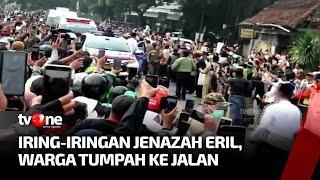 Menengadahkan Tangan Warga Berdoa Lepas Keberangkatan Eril  Kabar Petang tvOne