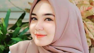 FOTO WANITA CANTIK BERHIJAB INDONESIA