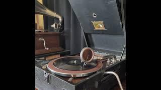 （唱歌）西尾 四季子 汽車 78rpm record. HMV Model No 101 Gramophone.