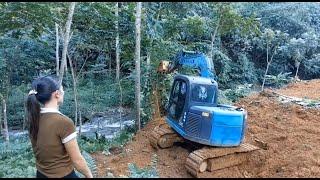 Use an excavator to dig up ground on the mountain - Building farm in the forest - Free bushcraft