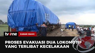 PT. KAI Pindahkan Dua Lokomotif Kereta Tabrakan ke Stasiun Bandung  Kabar Siang tvOne