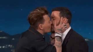 JOHNNY DEPP KISSING JIMMY KIMMEL 