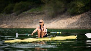 Beim Rudern übers Wasser fliegen - Toptalent Alexandra Föster