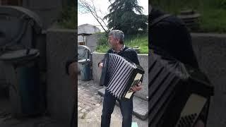 Bulgaristan Kırcaali’ de akordiyon ile hayata mola cigan music accordion Balkanlar Remzi ÖZTÜRK