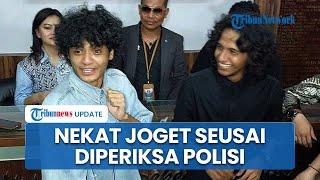 Aksi Vadel Badjideh dan Kakaknya Berjoget di Hadapan Wartawan Seusai Diperiksa Polisi