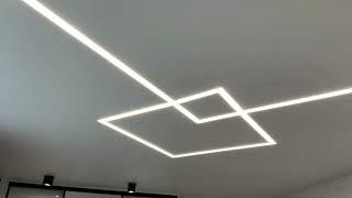 Световые линии и скрытый карниз с LED-подсветкой на натяжном потолке