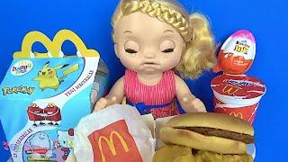 Baby Alive ağlayan bebeğim McDonalds Happy Meal hamburger yedi Kinder Joy sürpriz yumurta açıyor