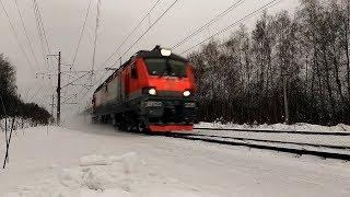 Электровоз ЭП20-006 со скоростным поездом Стриж