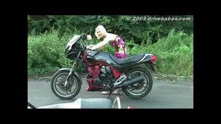 Yamaha XJ 600 ccm Motorcycle Female Revving vintage  Frauen Motorräder