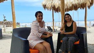 Alissa y cindy en playa el cuco en Itza