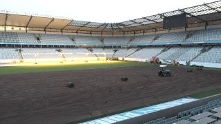 LIVE Se hybridgräset läggas på Malmö stadion