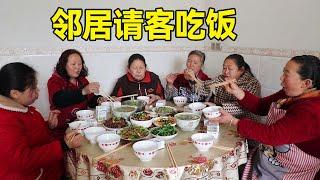 Neighbors treat guests to dinner relatives and friends help 【Mom and Uncle Yao】