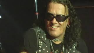 STEPHEN PEARCY F***ED  UP ON STAGE RATT CONCERT}