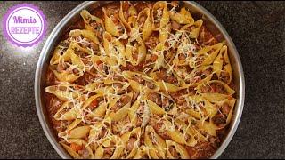 Muschelpasta Conchiglioni gefüllt mit Salsiccia Ticinese und Gemüse - überbacken