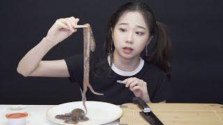 ม็อกบังปลาหมึกสดเกาหลี ซันนักจี ดุ๊กดิ๊ก 싱싱한 산낙지 먹방  l Sliced Raw Octopus Mukbang ASMR Reaction