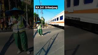 Perlintasan Ketintang Dishub di  Penghujung Siang Hari #perlintasankeretaapi #shorts