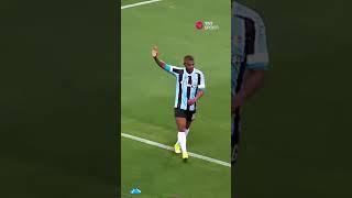 Gol Douglas Costa  casamento