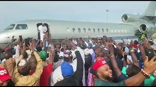 Video Shouts Of Jagaban As President-elect Incoming First Lady Alight From The Aircraft In Abuja