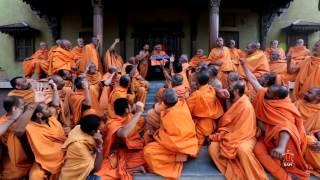 Guruhari Darshan 29 Jan 2015 - Pramukh Swami Maharajs Vicharan