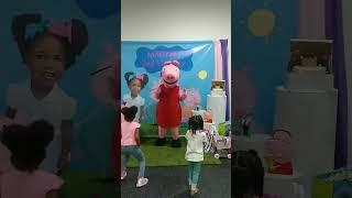 houston-mascot-party-character-british-pig-peppa-group-dance-birthday-event-musrum-district