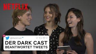 DARK  Der Cast beantwortet Tweets  Netflix