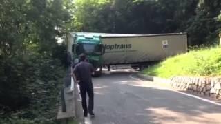 Mercedes - Benz Actros MP4 U-Turn Fail