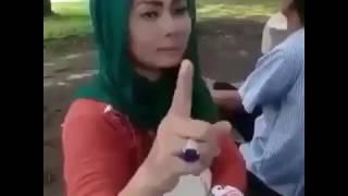 Ibu ini siap telanjang bulat didepan gerbang sekolah