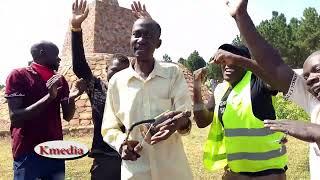 TALENT IN BUSOGA   I DONT KNOW SONG   DONE ON LOCAL INSTRUMENT CALLED ENDINGIDI  PRAISING RT  HON