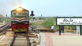 Fastest ZCU-30 Lead High Speed Premium Parcel Express Jungshahi Railway Station  Pakistan Railways