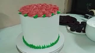 1 tier cake with simple rossette design and roses decoration on top  Cake Decoration