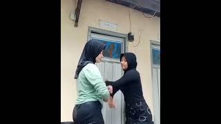 goyangan cewek jilbab sangek hot #goyang