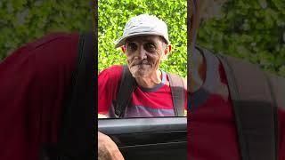 Nos conseguimos a este abuelo en la calle - uno se siente solo fueron sus palabras