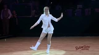 Olya has been on the dance floor for several hours Оля на танцполе...