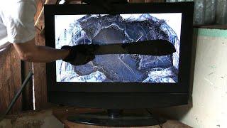 Smashing a Telefunken TEL6260 26 LCD TV