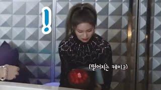 ITZY 류진이 생일때 다시 생각난 케이크 들고 90도 인사한 예지