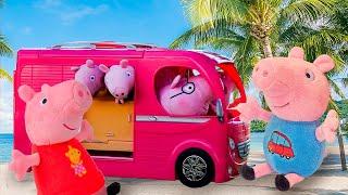 Свинка Пеппа - Мягкие игрушки на МОРЕ в доме на колесах - Видео с игрушками Peppa Pig