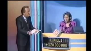 Mike Bongiorno scopre una concorrente con le soluzioni del quiz