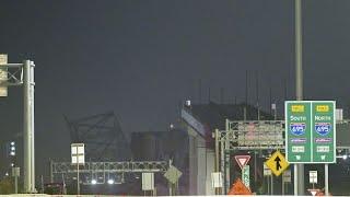 В Балтиморе США обрушился автомобильный мост в опору которого врезалось грузовое судно