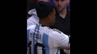  Kyle Lowry is repping a Lionel Messi jersey on the Heat bench tonight