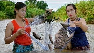 WowBeautiful girl Fishing at battambang How to catches Fish Part 96