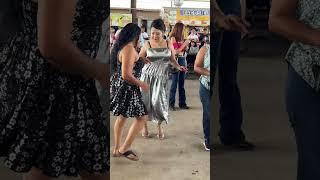 Que bien bailan #youtube #trending #baile #dance #music #fyp #viral #shorts #lapulgadealamo