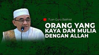 GURU BAKHIET - ORANG YANG KAYA DAN MULIA DENGAN ALLAH