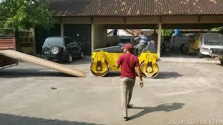 Loading Roller to the truckmenaikkan roller montik ke truk