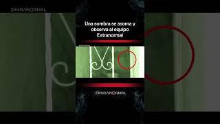 Tras haber visto un rostro la cámara captó una sombra asomándose a nuestras espaldas. 