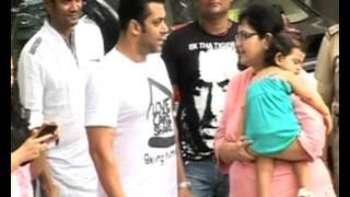 Salman celebrates Eid with his fans and Family